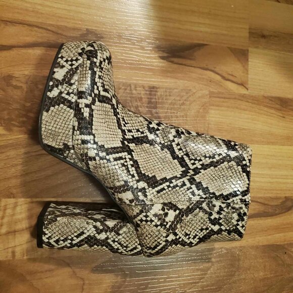 Snakeskin Platform Boot - 5.5 - Picture 2 of 2